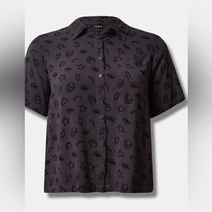 Torrid button up skulls